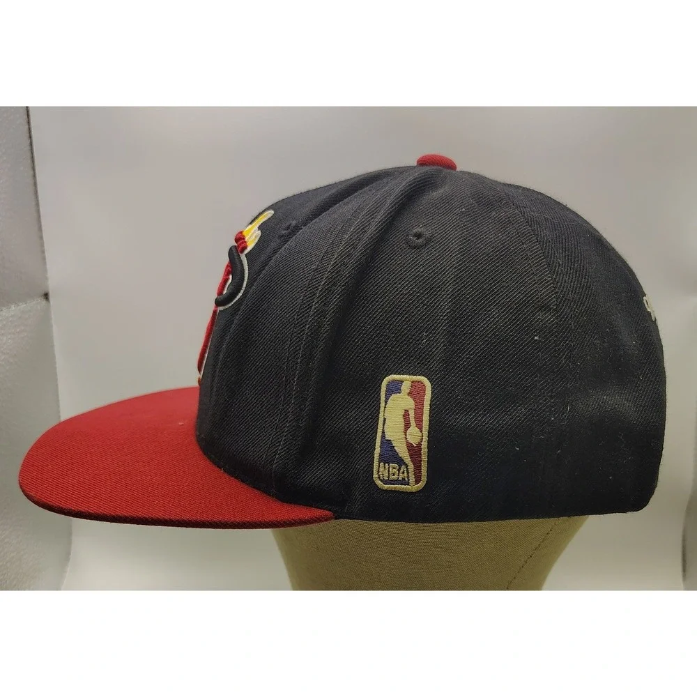 Mitchell Ness Miami Heat Hardwood Classics‎ Snapback Flat Bill Hat Black Red NBA